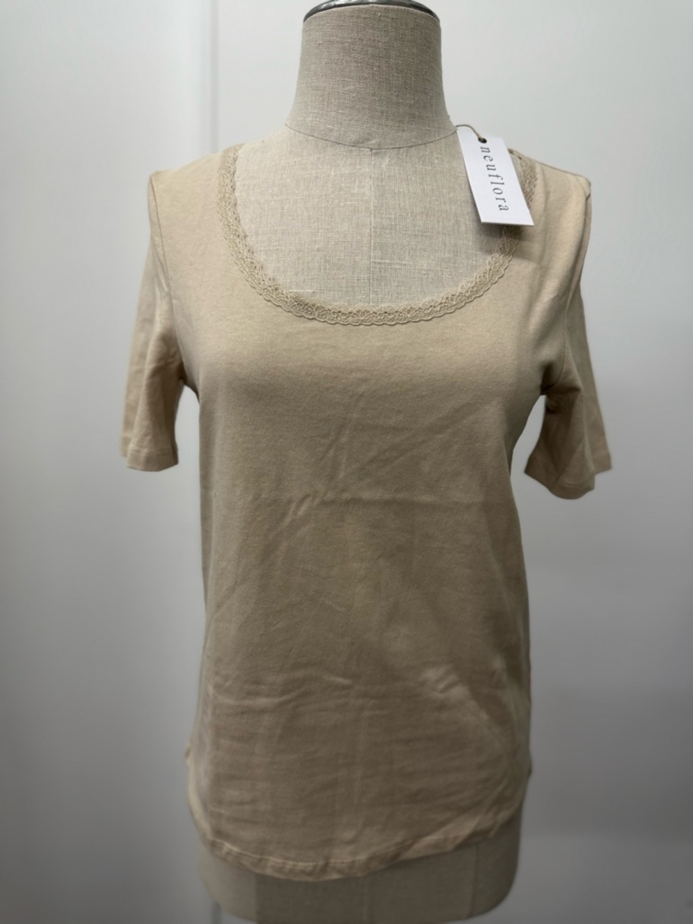 NEUFLORA LENORA TEE  Scoop Neck Short Sleeve Top